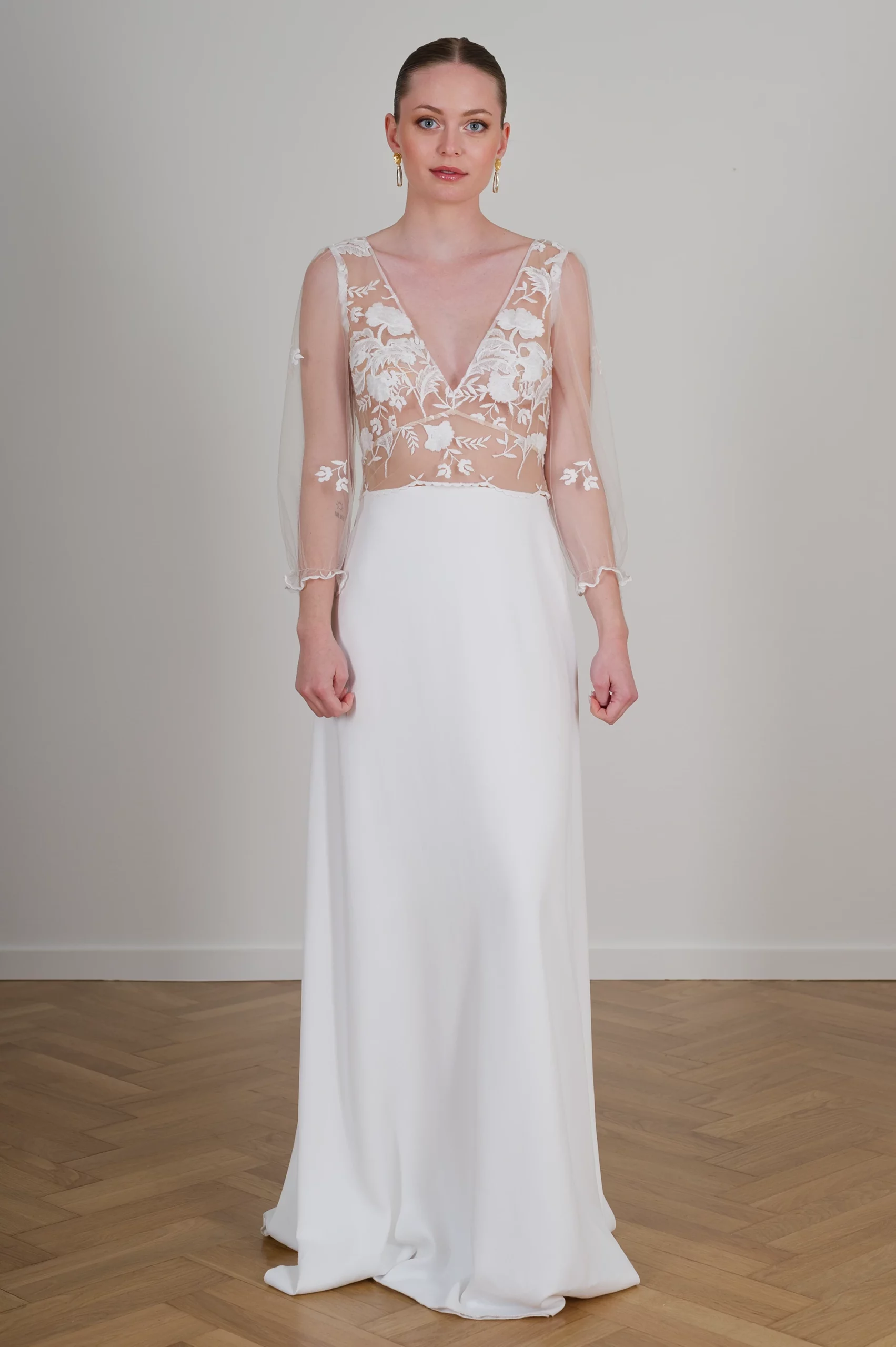 Robe de mariée Sophia avec top en tulle transparent brodé et manches longues légères